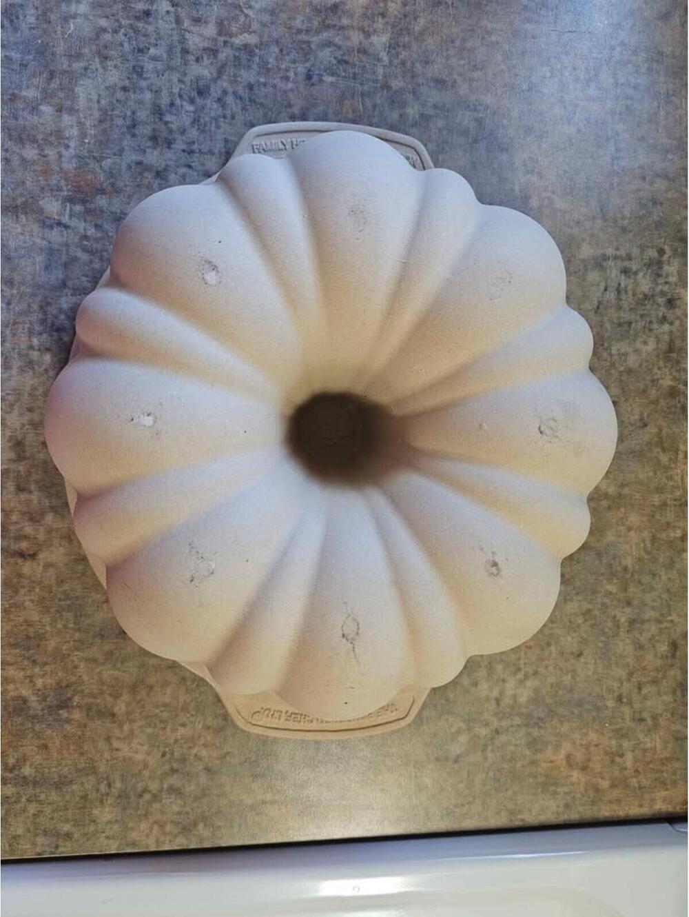 Pampered Chef Family Heritage Stoneware Fluted Bundt Cake Pan - Picture 7 of 9